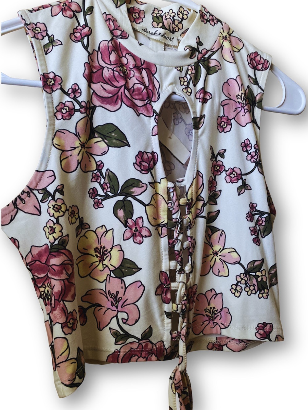 Derek Heart Cream Floral Lace-Up Crop Top - Picture 3 of 3